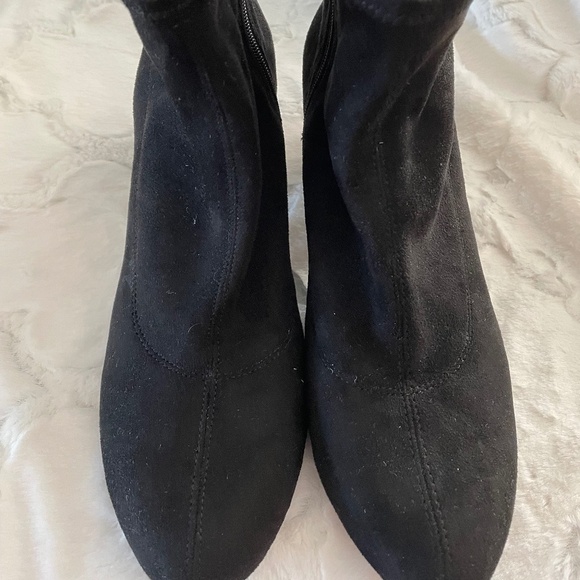 Lifestride - Black Suede Ankle Boot - 10M - Picture 2 of 4